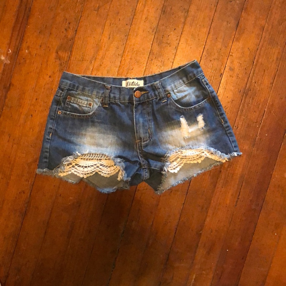 Jean shorts with lace detailing
